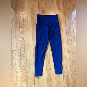 Women’s blue leggings with pockets